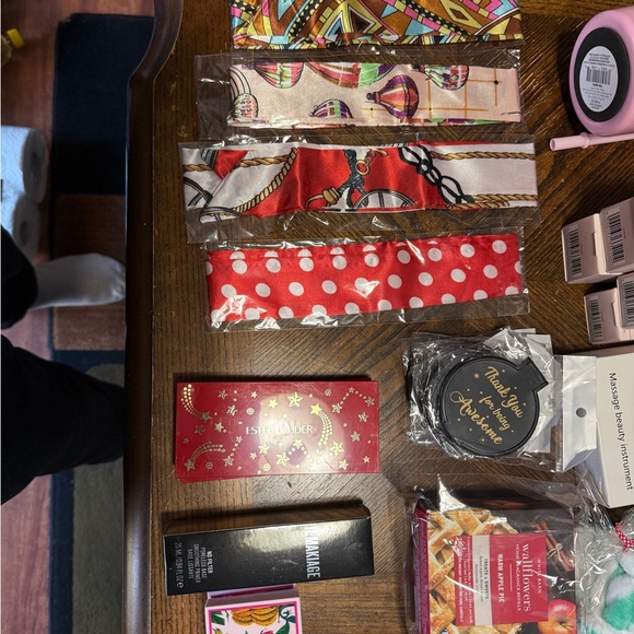 Assorted Beauty and Skincare Collection - Picture 4 of 10